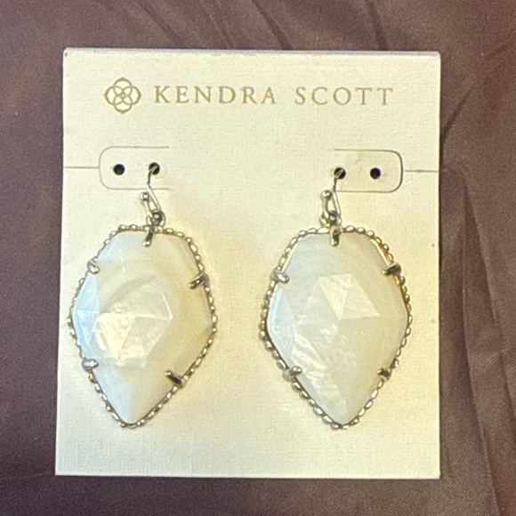 Vintage Kendra Scott Iridescent White MOP Corley Earrings - Picture 4 of 9